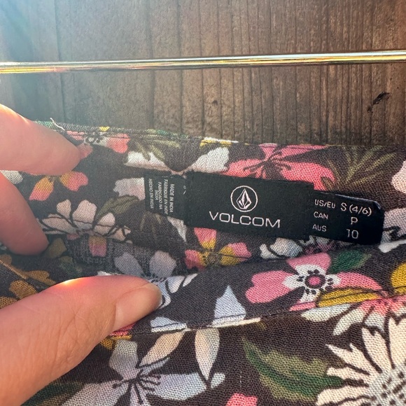 Volcom floral skirt - Picture 4 of 4